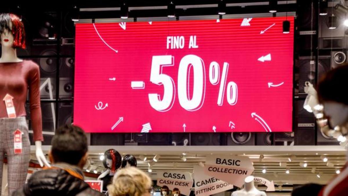 Saldi in Toscana al via il 5 gennaio spesa in crescita ma lontana