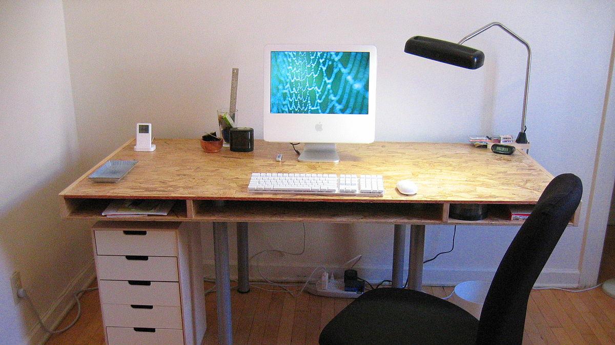 Come organizzare la scrivania a casa e in ufficio