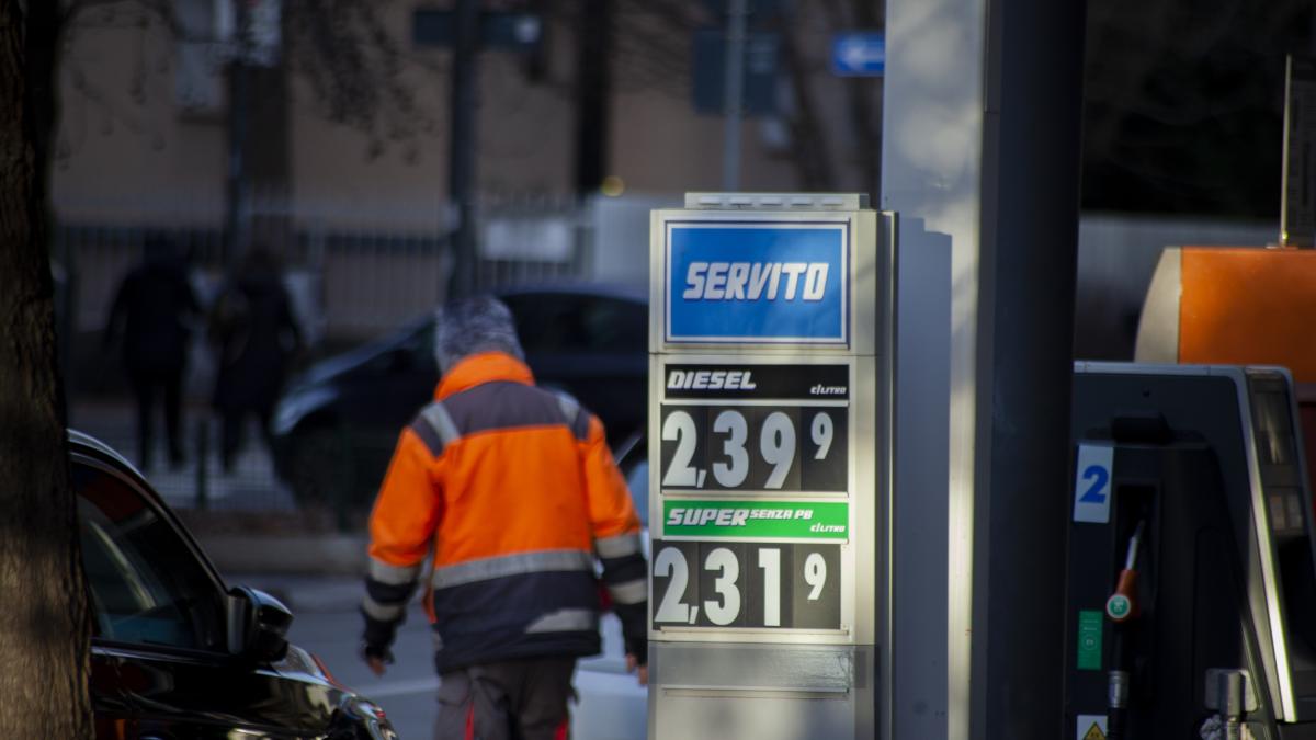 Huelga de gasolineras de Milán el martes 24 de enero: “verde” más de 2 euros con impuestos especiales completos.  Enfado de directivos: “El Gobierno se burló de nosotros”