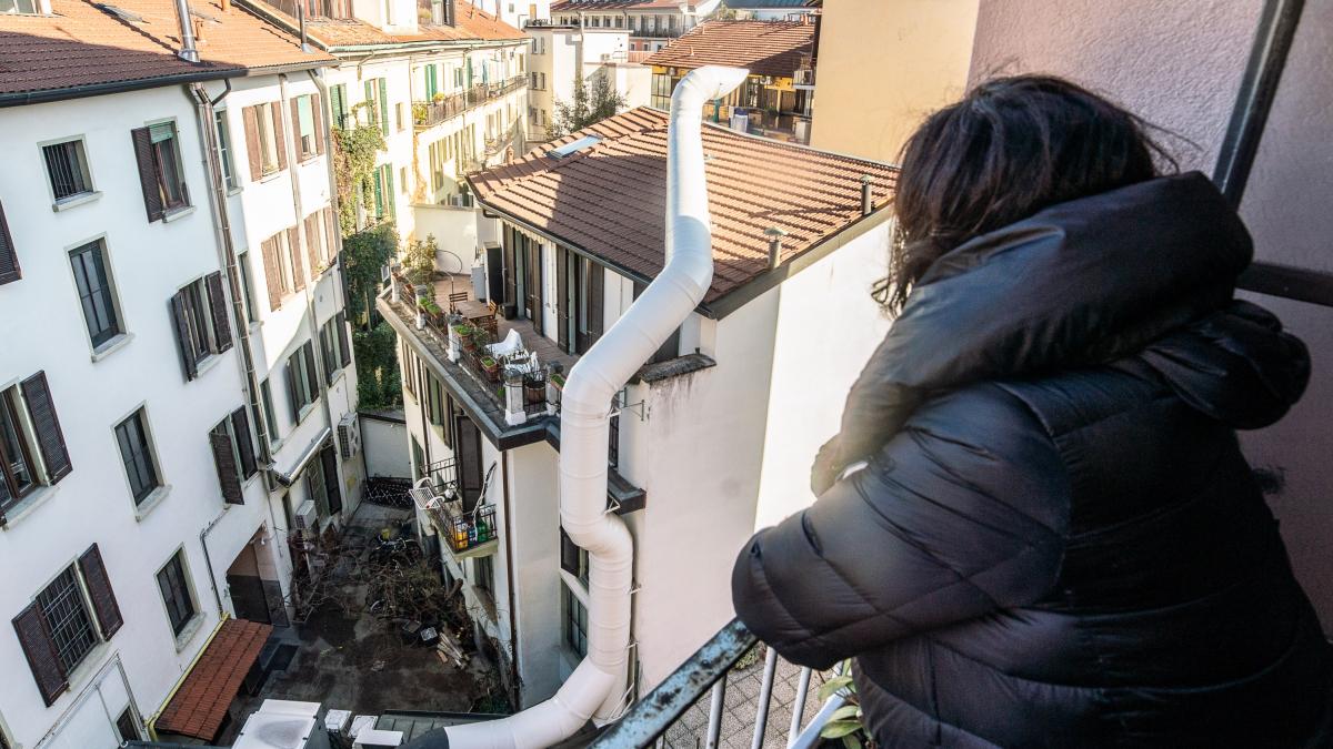 Milan, KFC chimneys and Chinatown residents protest: “Because of the smell we can’t open the windows”