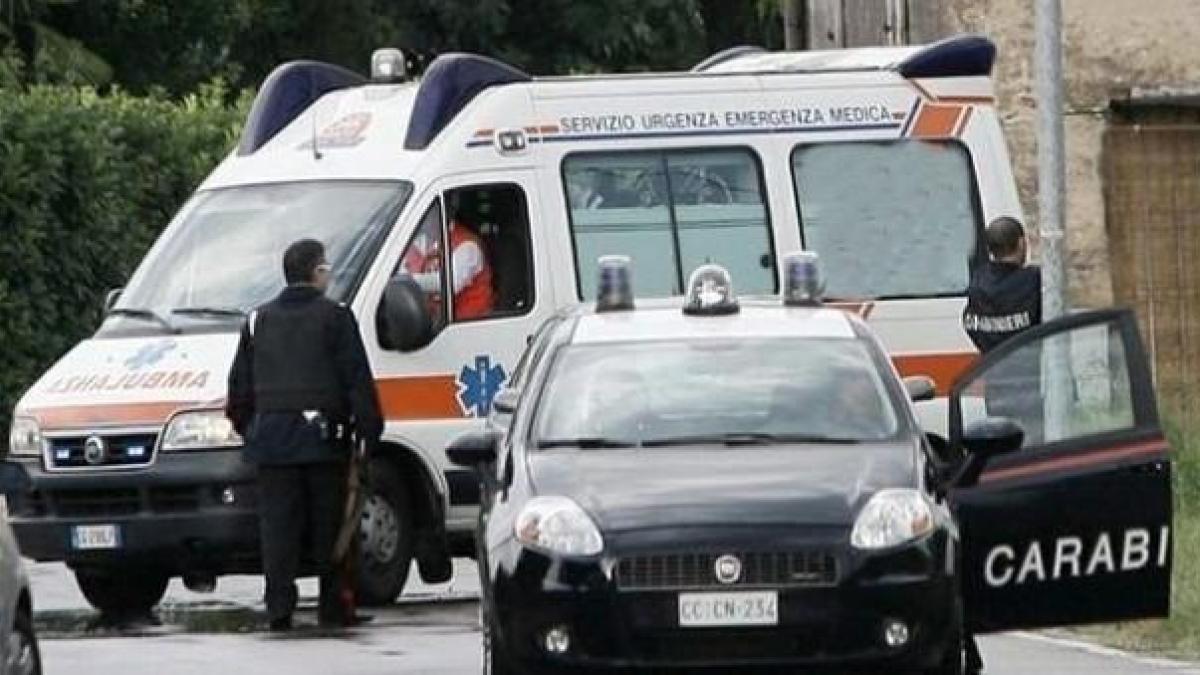 Napoli, dirotta un'ambulanza e minaccia l'equipaggio per far soccorrere il  padre | Corriere.it