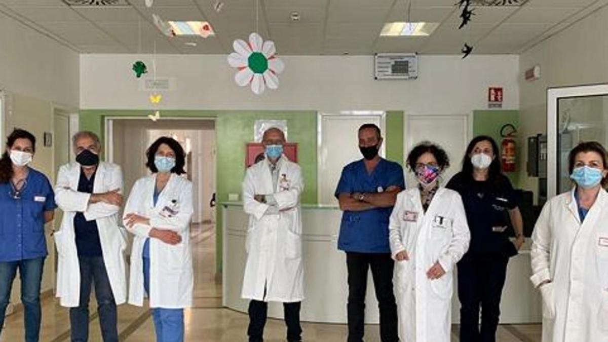 Bari, bimba di 13 mesi gioca e suona lo xilofono durante l