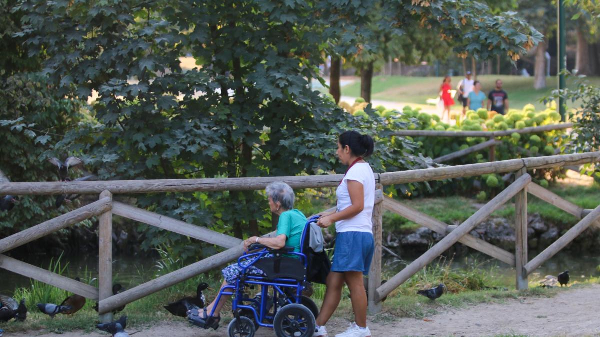 Gli anziani soli del Giambellino, se la famiglia è la badante 