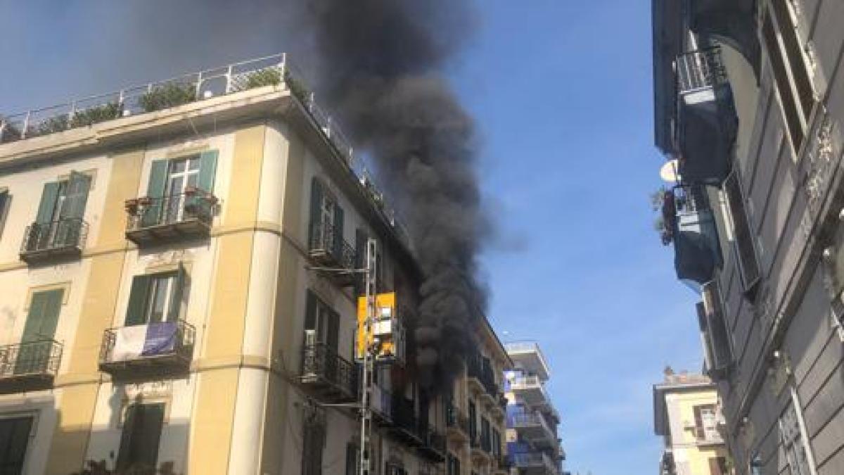 Napoli, Incendio In Un Appartamento Al Vomero: Pompieri In Azione E ...