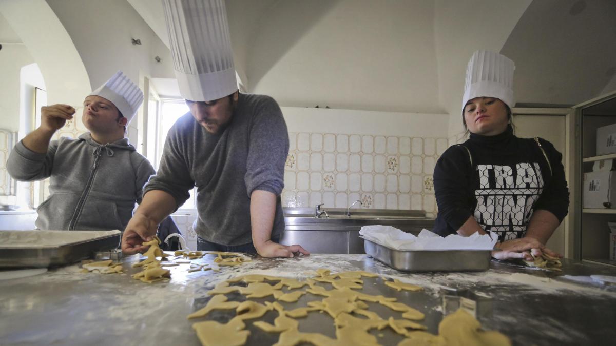 Scuola Diffusa, bottegai dei Quartieri insigniti del titolo di Maestri di Vita Corriere.it Scuola Diffusa, bottegai dei Quartieri insigniti del titolo di Maestri di Vita Corriere.it