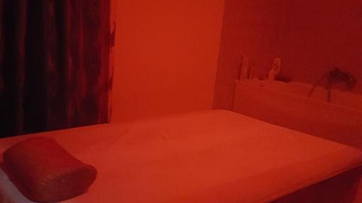 Catania, centro massaggi a luci rosse: sesso e telecamere nascoste ai  clienti | Corriere.it