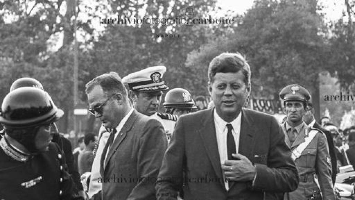 Kennedy a Napoli, tour nelle strade della città con il presidente Segni Corriere.it