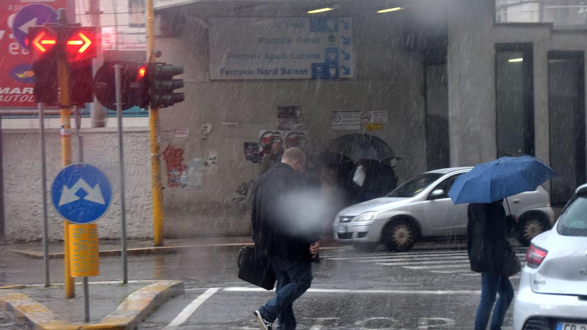 Maltempo In Puglia: Pioggia Per Tutta La Giornata, Diramata L'allerta ...