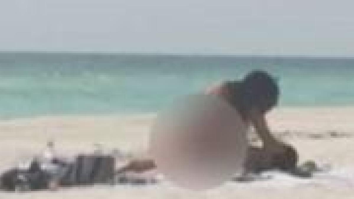 Licola, sesso in spiaggia tra scambisti | Corriere.it