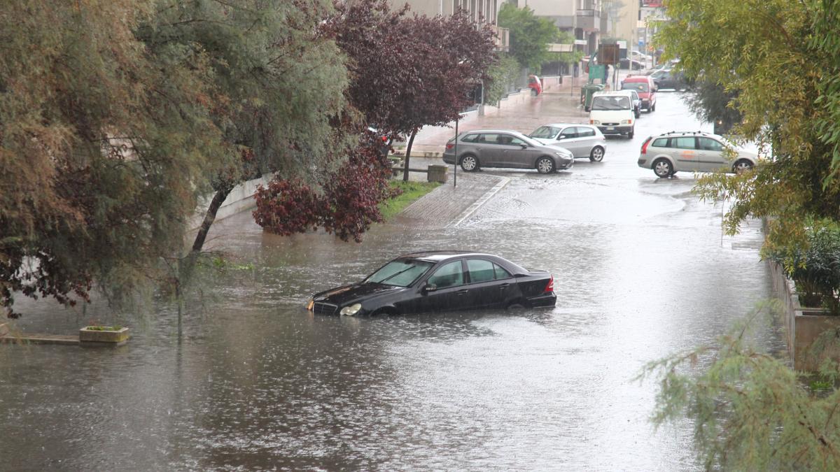 Maltempo, fango e danni. Napoli, acqua nella stazione della metro