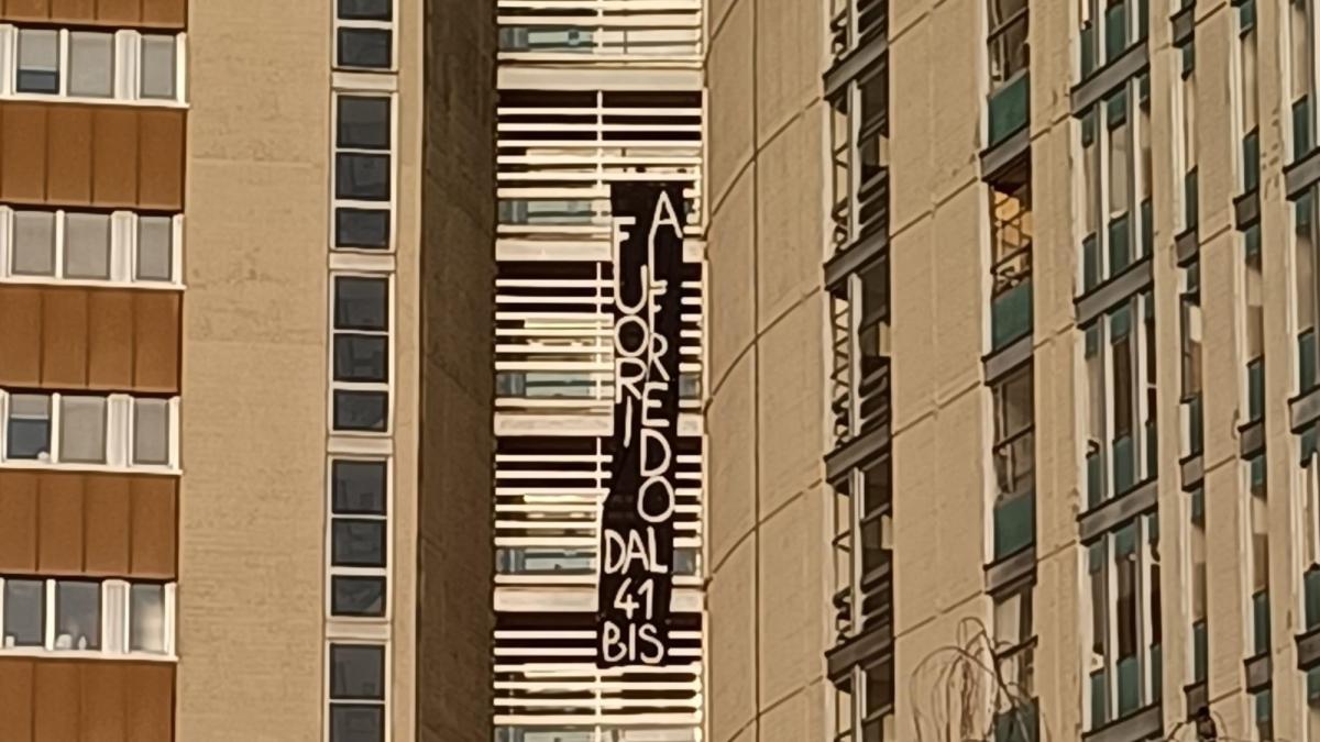 Alfredo Cospito, blitz degli anarchici all'ospedale San Paolo esposto