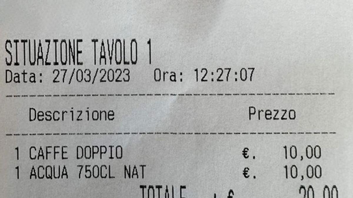 Il bicchiere d'acqua minerale al bar? Costa 70 centesimi: lo scontrino al  bar di Como