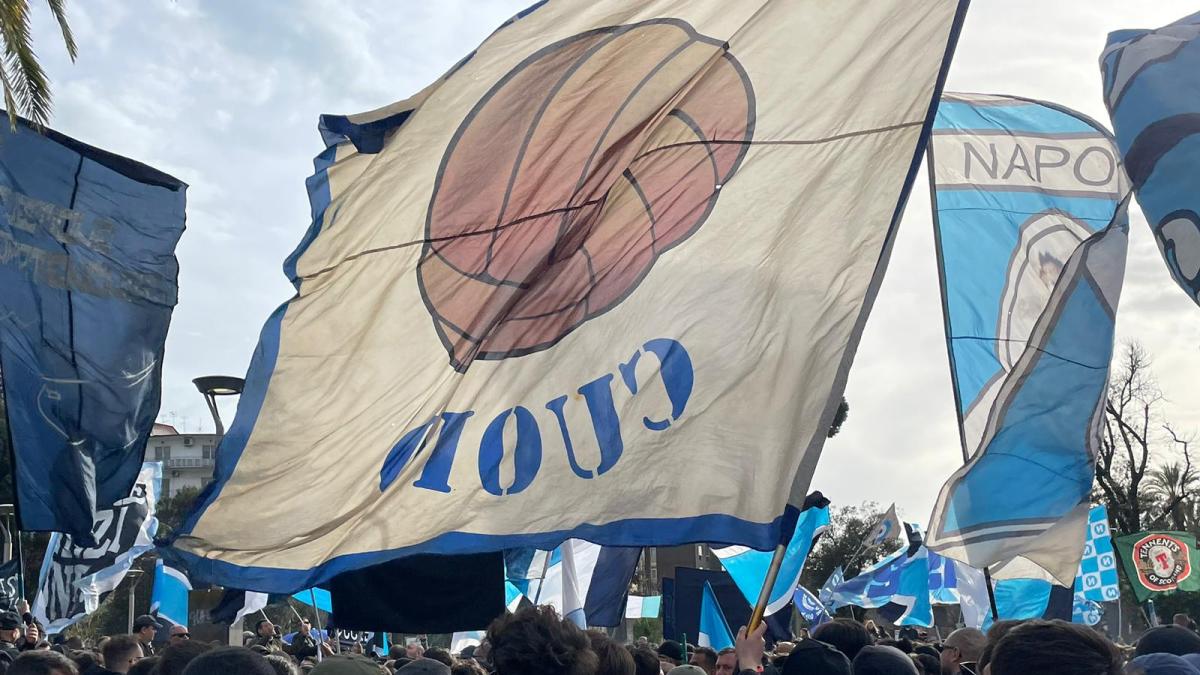 Cosa sta succedendo ai tifosi del Napoli allo stadio Maradona: perché si  gioca nel silenzio