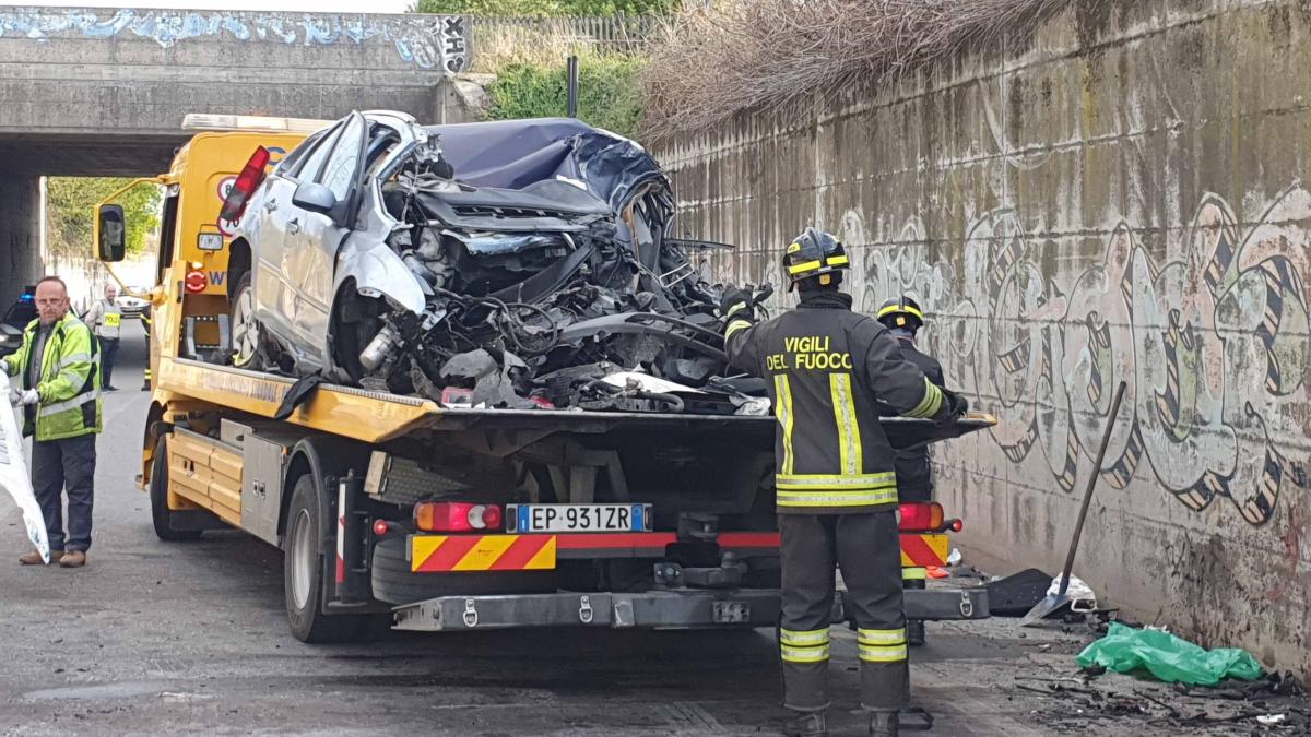 Frontale Tra Auto E Camion, Un Morto | Corriere.it