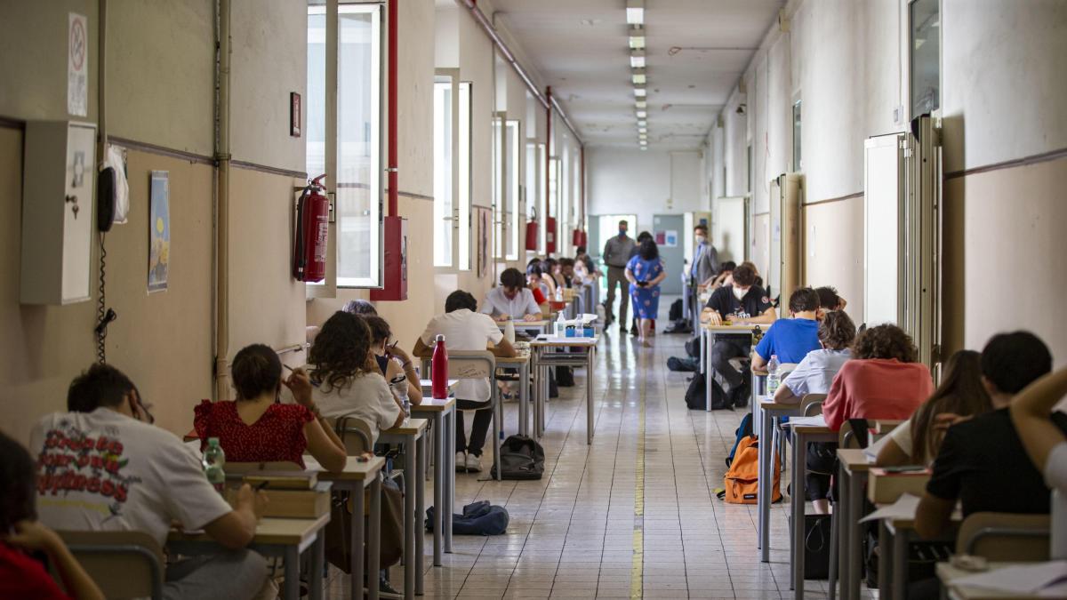 Secondo giorno dell'esame di maturità, oggi le prove specifiche: latino o matematica per 160 licei