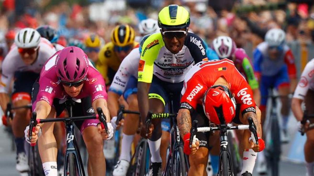 Giro d'Italia, il comune di Vinovo non dà il nulla osta così la tappa si allunga di 5 km Giro d'Italia, il comune di Vinovo non dà il nulla osta così la tappa si allunga di 5 km