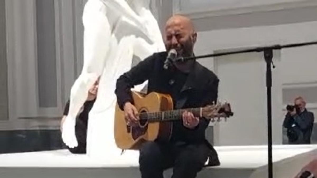 suona in una chiesa di Napoli per l'amico Jago Corriere.it