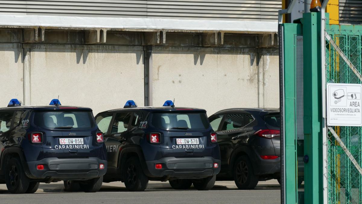 Gestione illecita dei rifiuti perquisizioni dei carabinieri alla