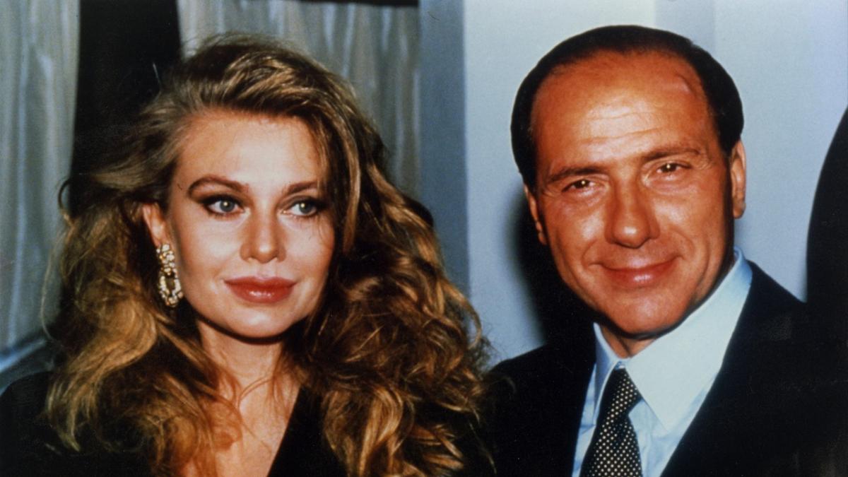 Veronica Lario: la tv, la love story con Berlusconi e lo sfogo contro il  «ciarpame» | Corriere.it