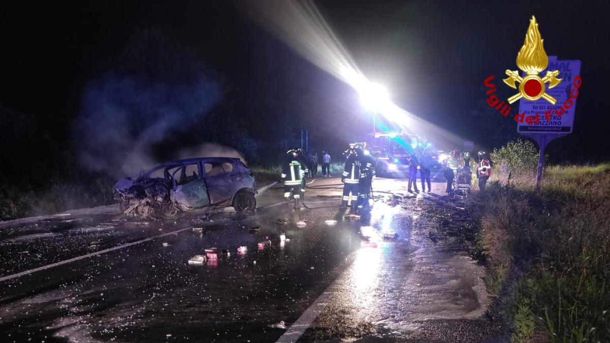 Incidente Savignano Sul Panaro L Auto Prende Fuoco Due Morti