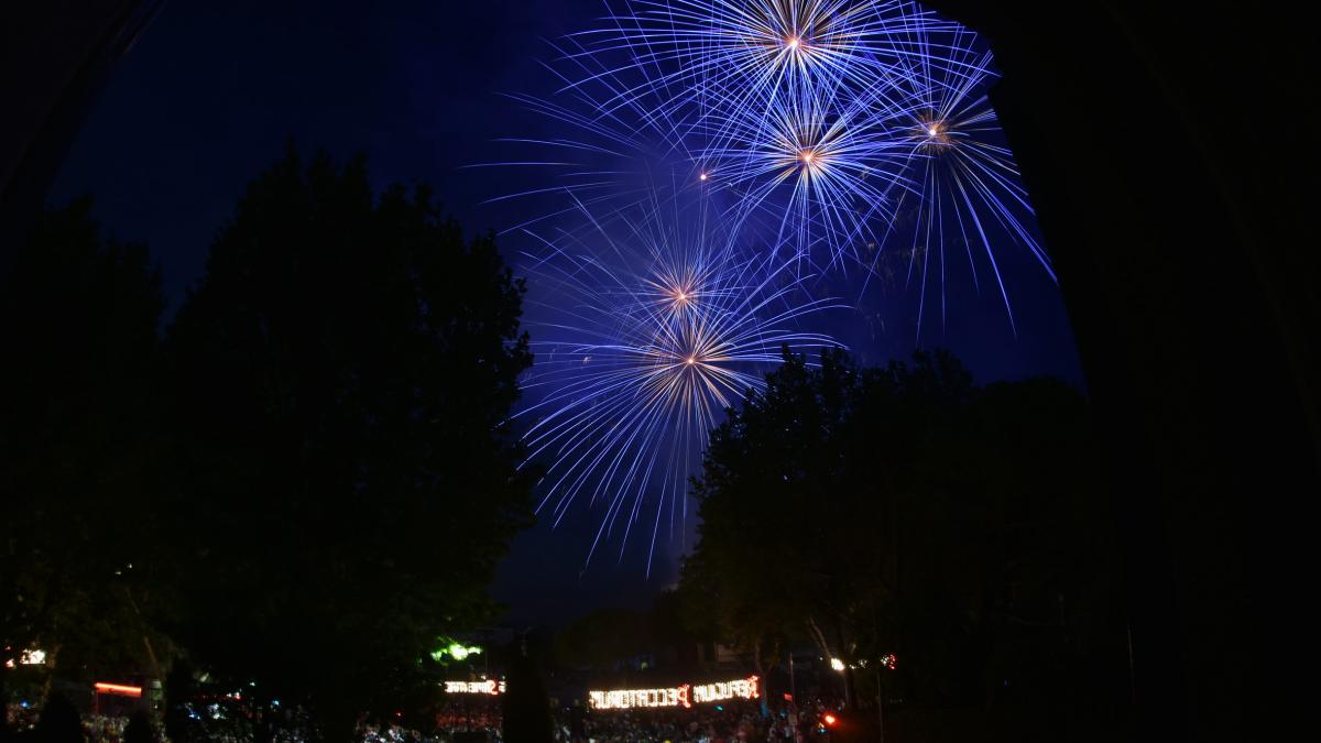 Migliaia di persone per lo spettacolo dei fuochi d'artificio al Campo Utili  - BergamoNews