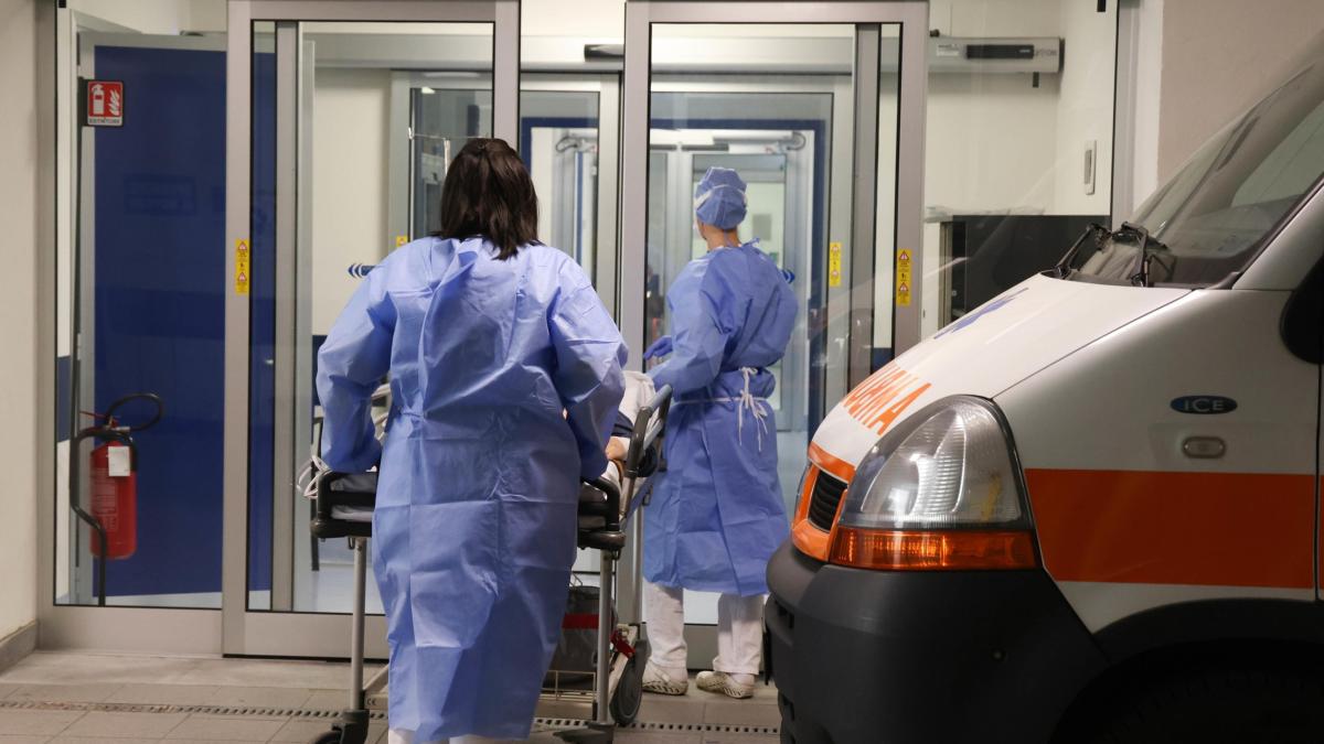 Pronto soccorso in Lombardia, internisti e pneumologi frenano la «riforma»  di Bertolaso. Anestesisti e urgentisti: piano coraggioso