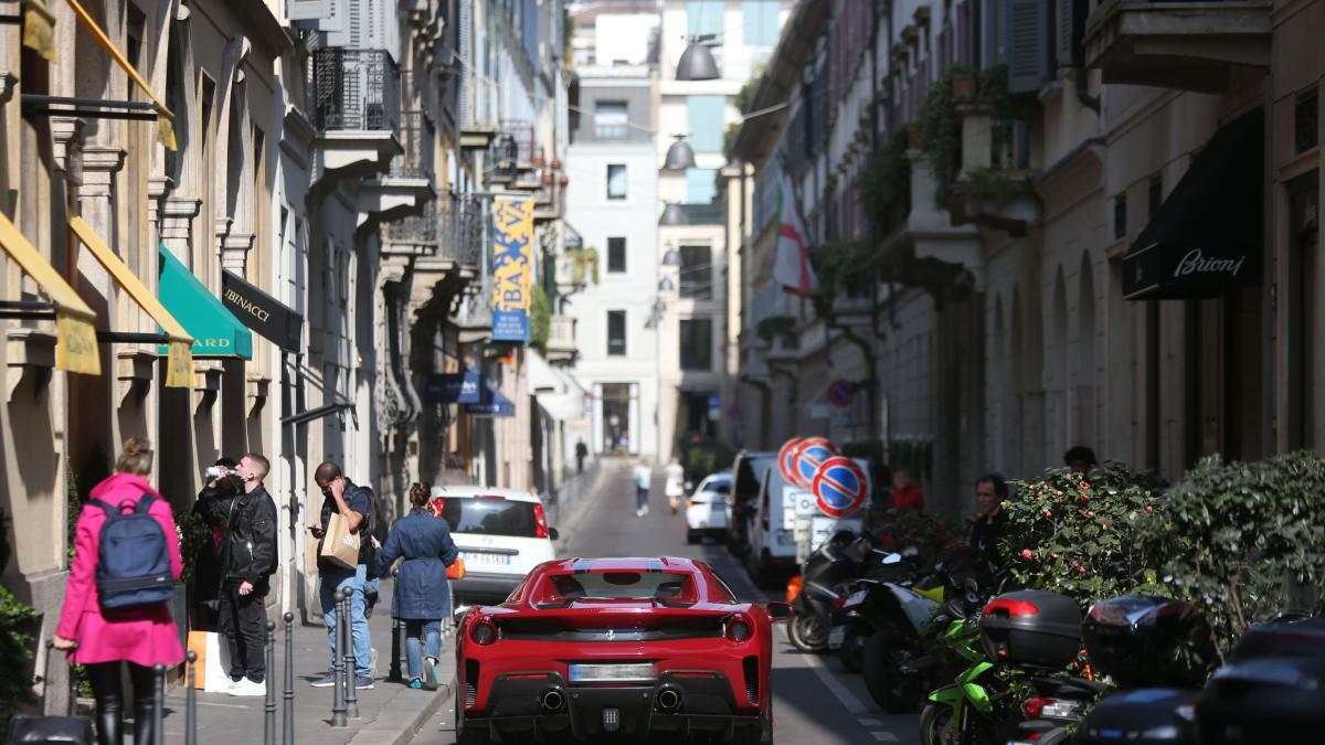 Milano, parte la Ztl del Quadrilatero: «Stop ai veicoli a metà maggio, due mesi di "test" per le telecamere»