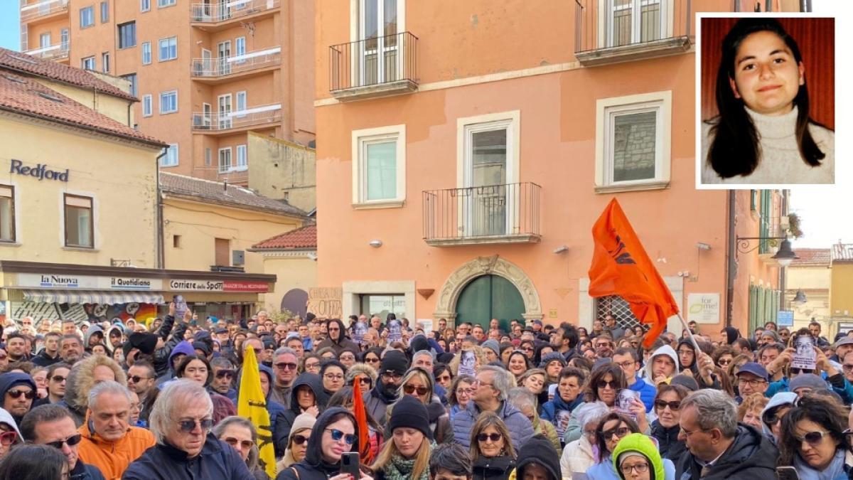 Elisa Claps Folla In Piazza A Potenza Contro La Riapertura Della Chiesa In Cui Fu Trovata