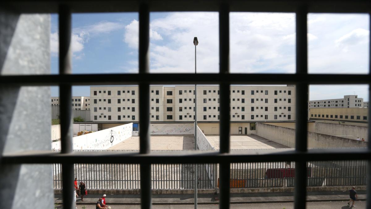 Milano, detenuta evasa dal carcere di Bollate: Brenda Paolicelli godeva della semilibertà, nessuna notizia anche dell'ex compagno violento