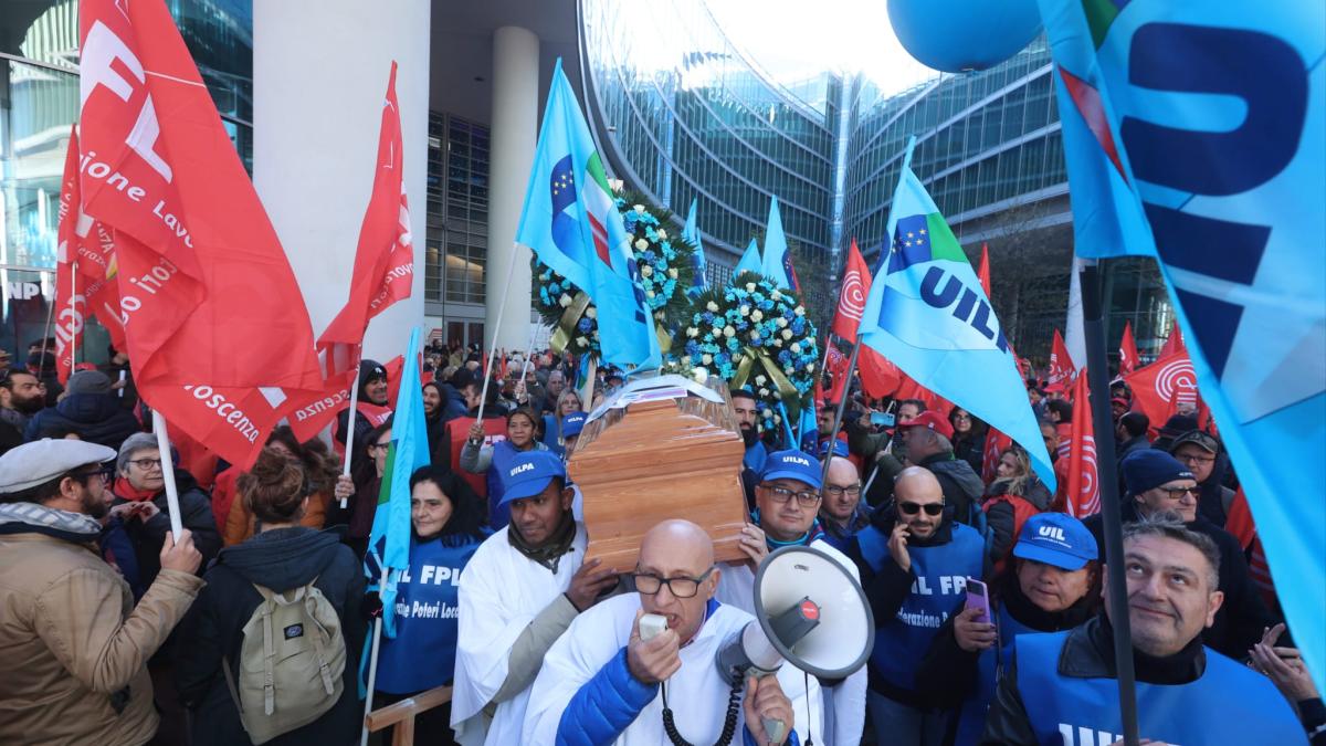 Sciopero Venerdì 17 Novembre A Milano, Mezzi Pubblici Atm Regolari: La ...