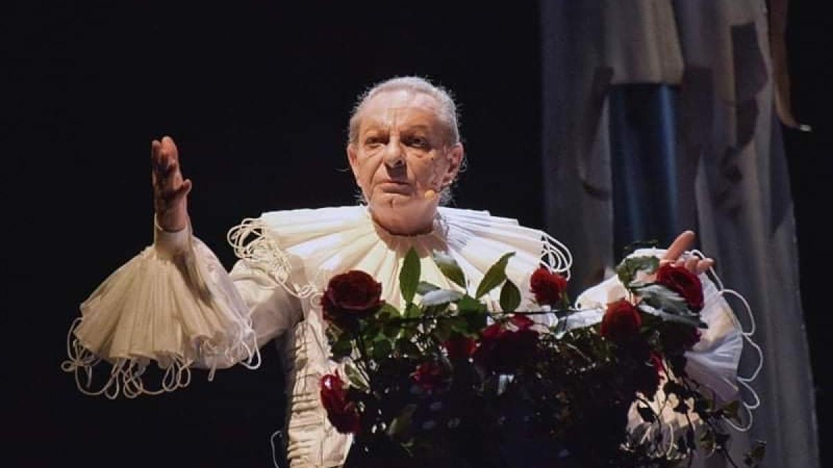 Il mondo del teatro dice addio a Enzo Moscato, autore e attore della  drammaturgia post Eduardo | Corriere.it