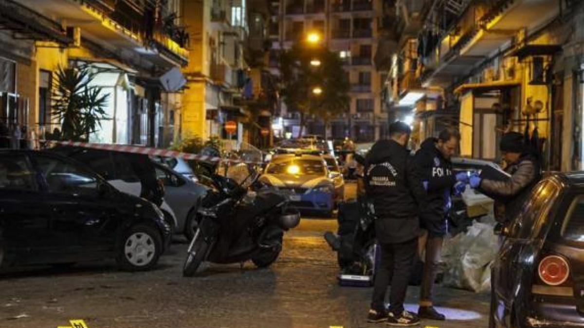 Napoli raid con 80 colpi alle Case Nuove il ferito arrestato per l