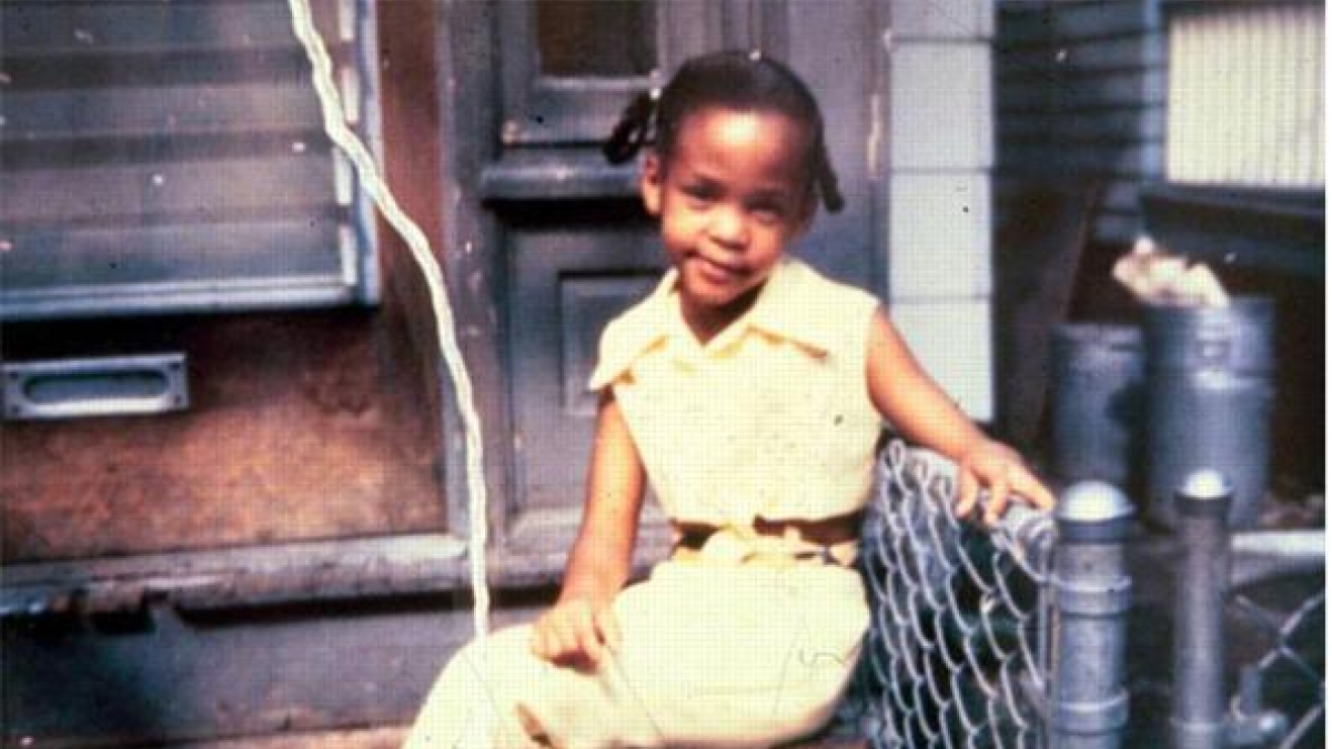 Whitney Houston avrebbe 62 anni: la madre cantante, il passato come modella, gli amori tormentati, 7 segreti