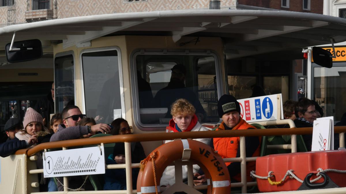 Venezia, ogni anno 3 mila oggetti smarriti sui mezzi pubblici