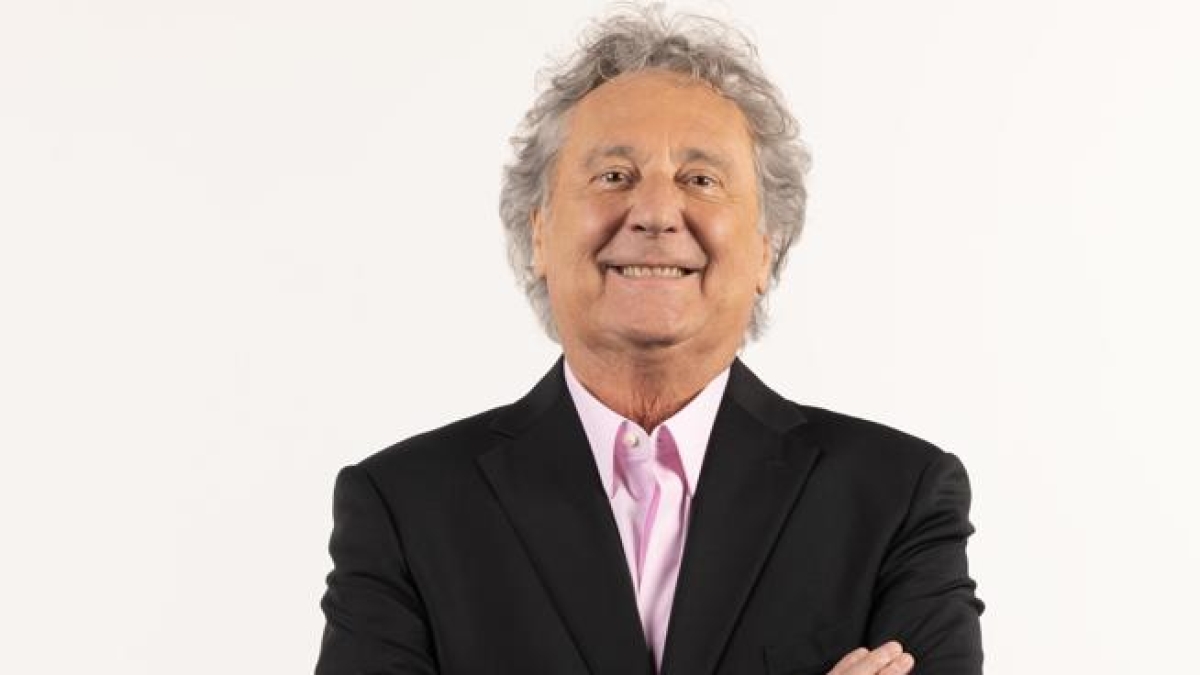 Enzo Iacchetti diffida Meta: «Togliete i post diffamatori in cui mi accostano al nazismo». Il conduttore: «Una campagna di fango che mi ha ferito profondamente»