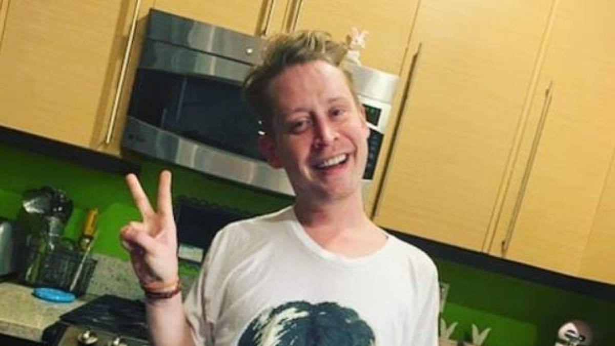 Macaulay Culkin compie 45 anni: il matrimonio appena diciottenne, i figli avuti dall’ex star Disney, 7 segreti