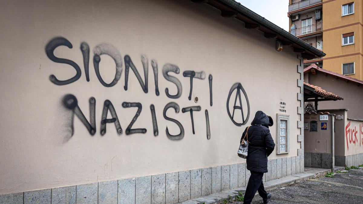 Pigneto, Anarchici Imbrattano Le Vetrine Con Scritte Pro Palestina E ...