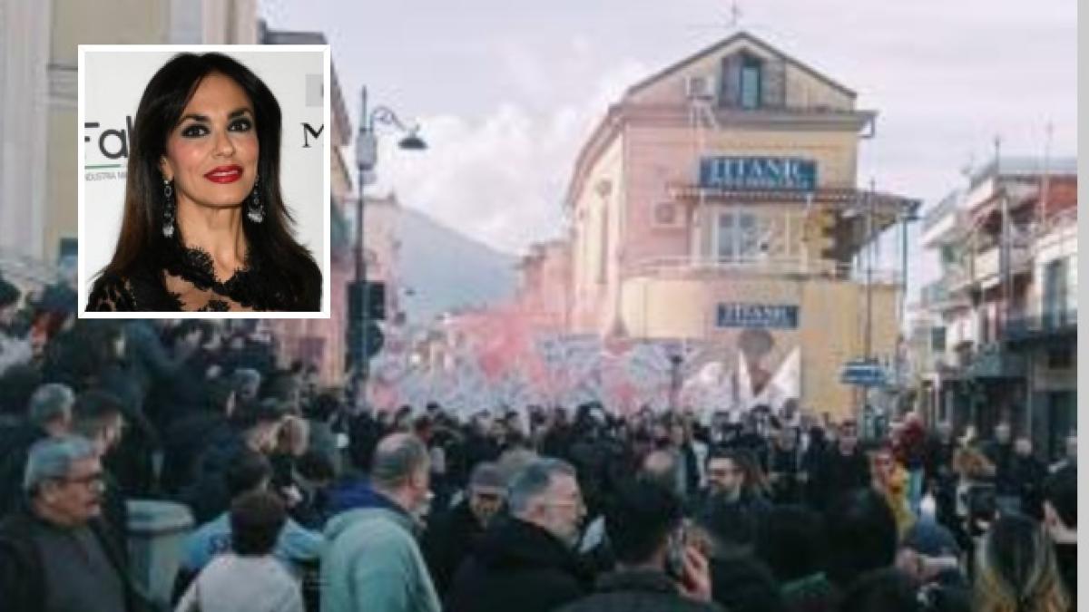 Maria Grazia Cucinotta supporta i lavoratori de La Sonrisa nella confisca del Castello delle Cerimonie
