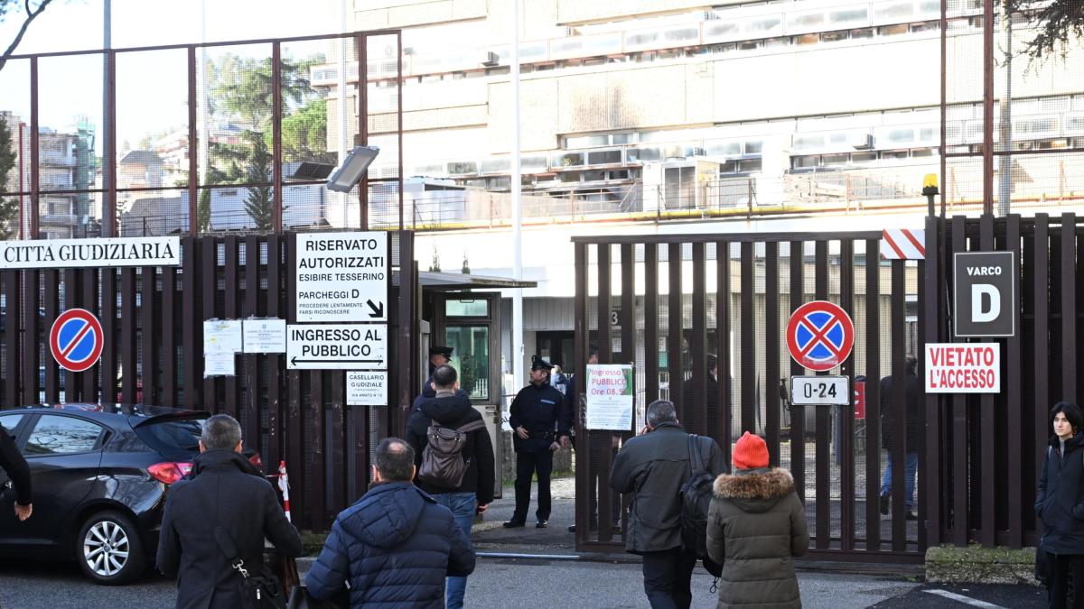 Roma, esami fantasma all'università: educatrice patteggia quattro mesi
