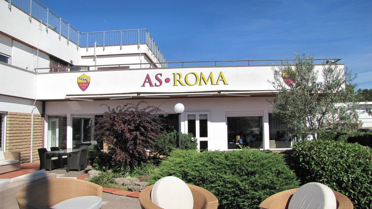 Intimate video of Roma employee stolen: players and managers share it in chat, but she is fired for “environmental incompatibility”