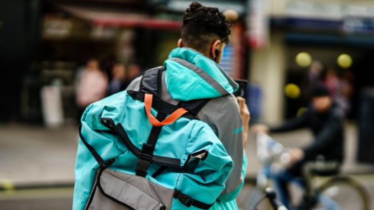 Rider fermi in Puglia nelle giornate più calde, firmata l'ordinanza di Emiliano: «Tuteliamo la salute dei lavoratori»