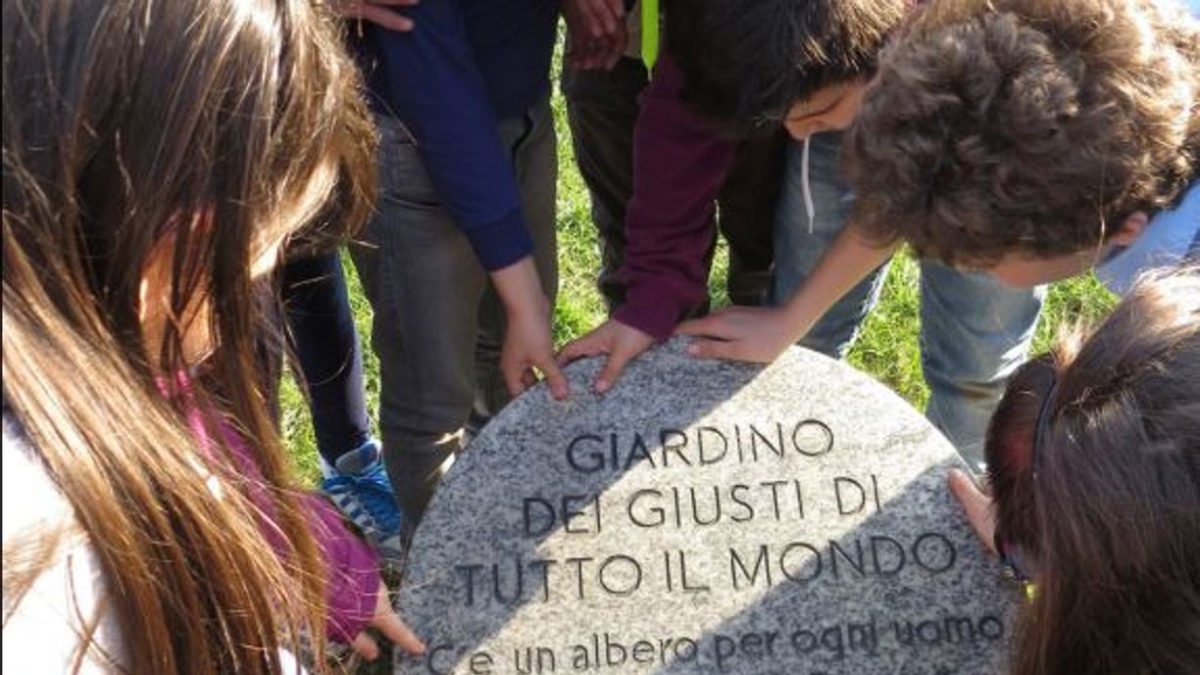 Milano, una Carta della democrazia per mettere un argine al manifestarsi dell'odio