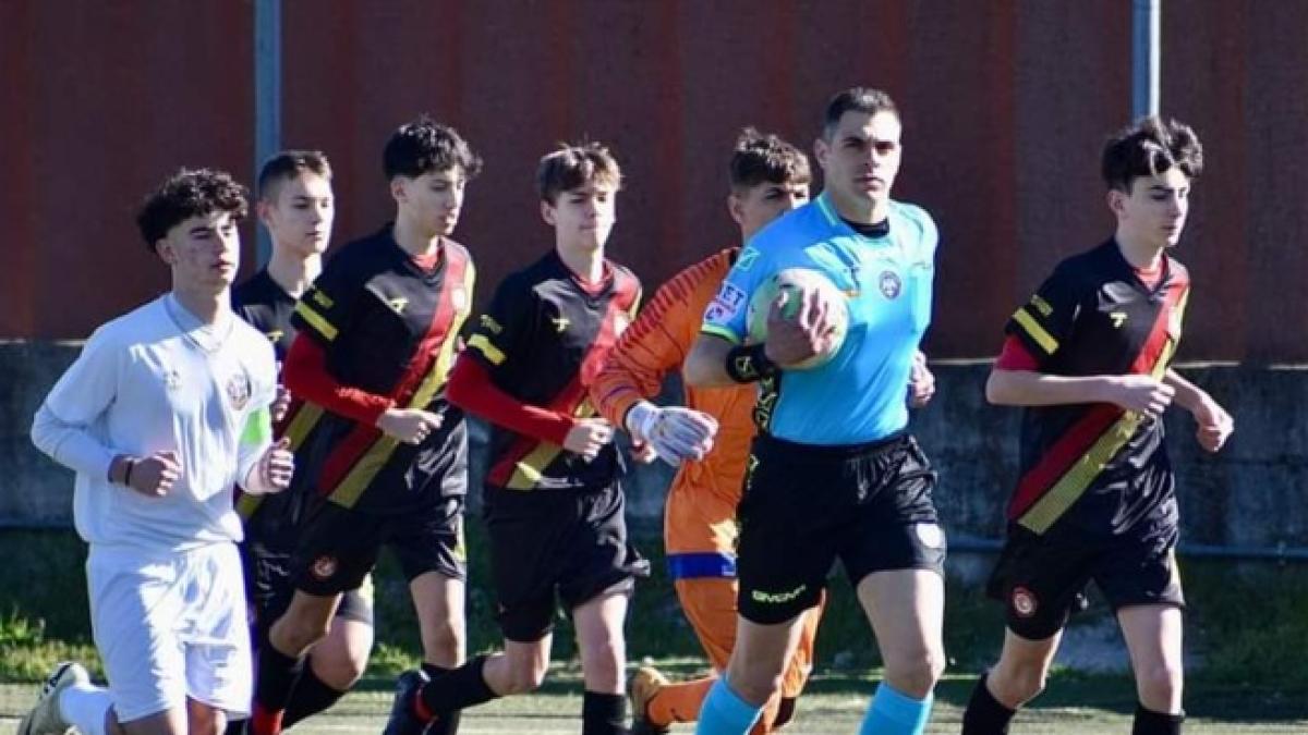 Sozza L Arbitro Di Serie A Torna Dilettante In Campo Dopo L