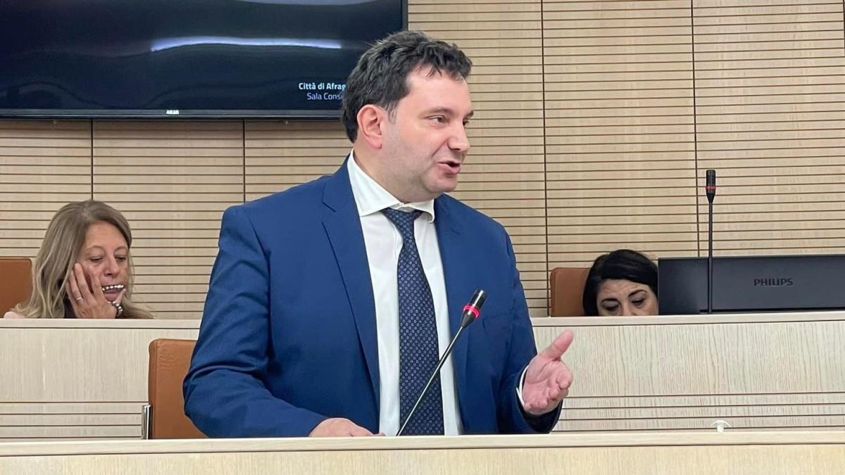 Afragola, Pannone azzera la giunta e apre la crisi. E a chi lo attacca dice: «È solo una verifica politica» | Corriere.it