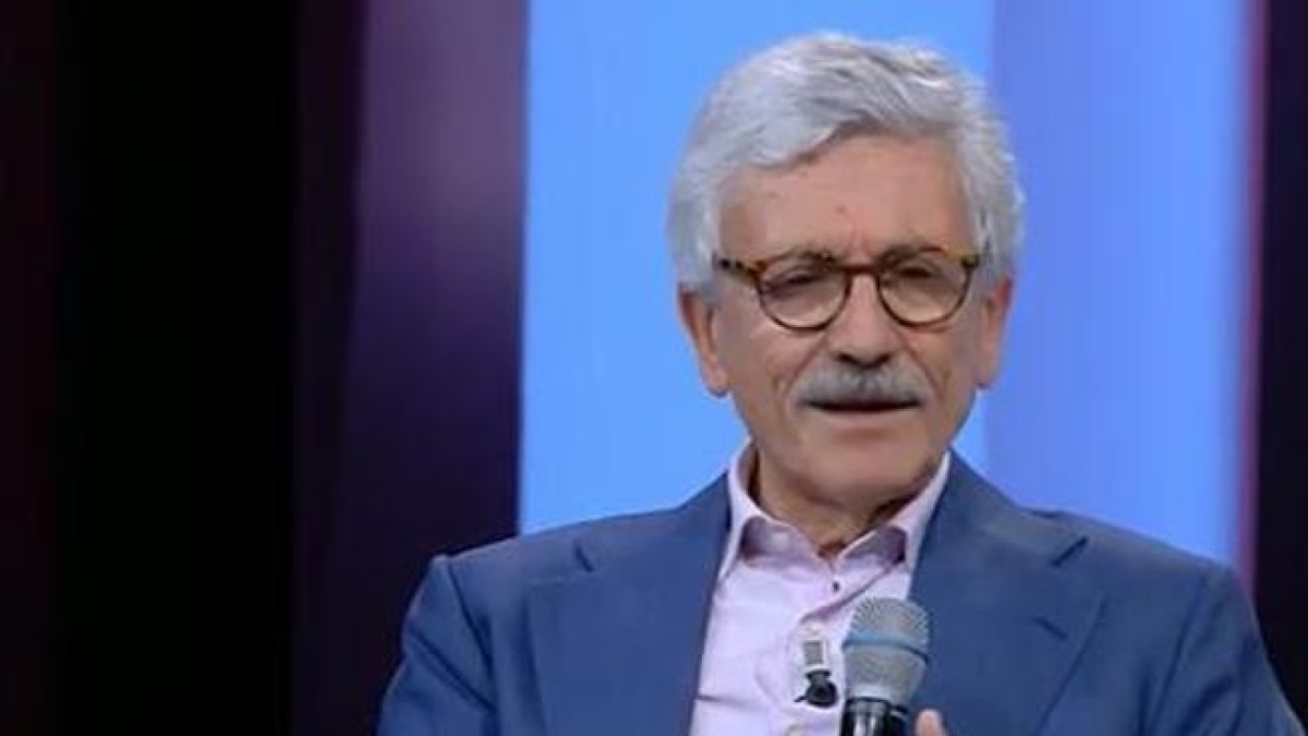 D'Alema a Bari, «Il piano di riarmo? È giusto che l'Europa investa in difesa»