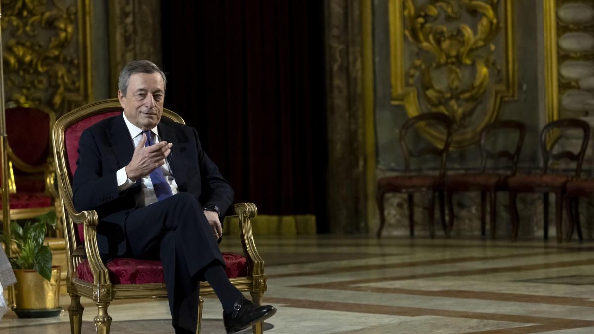 Draghi e le voci sulla presidenza della Commissione europea, lui ironizza: «Sempre posti lontano dall’Italia»