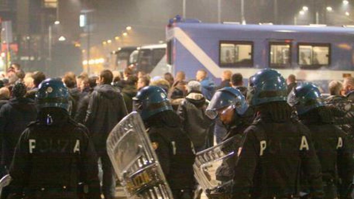 Roma-Stoccarda, scontri alla vigilia della partita: teppisti armati di mazze aggrediscono i tifosi tedeschi, due feriti