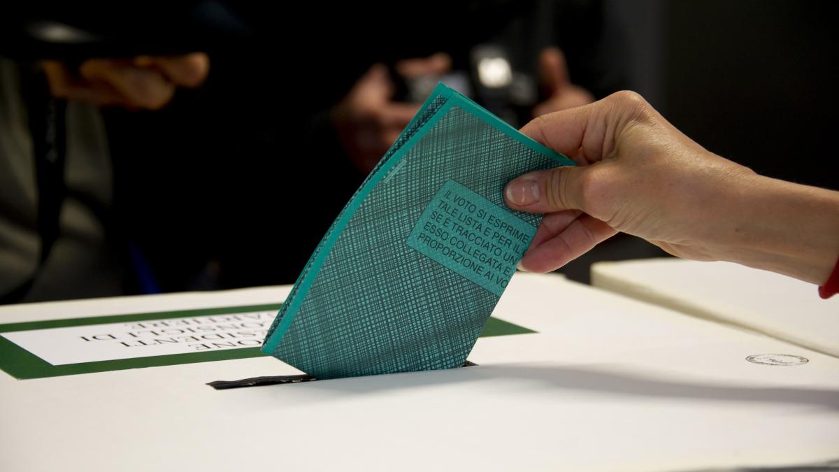 Legge elettorale, nel Pd si apre il caso preferenze. Decaro: «Senza si rafforzano le correnti»