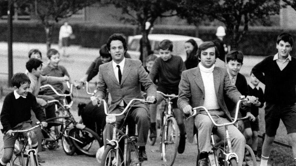 Renato Pozzetto compie 85 anni: dove ha conosciuto Cochi Ponzoni, geometra mancato, l'amore per la moglie Brunella, 10 segreti
