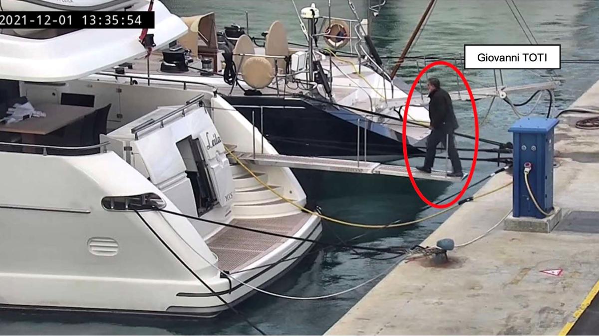 LE FOTO SULLO YACHT Le immagini degli incontri e i telefonini lasciati all’esterno per blindare i colloqui riservati